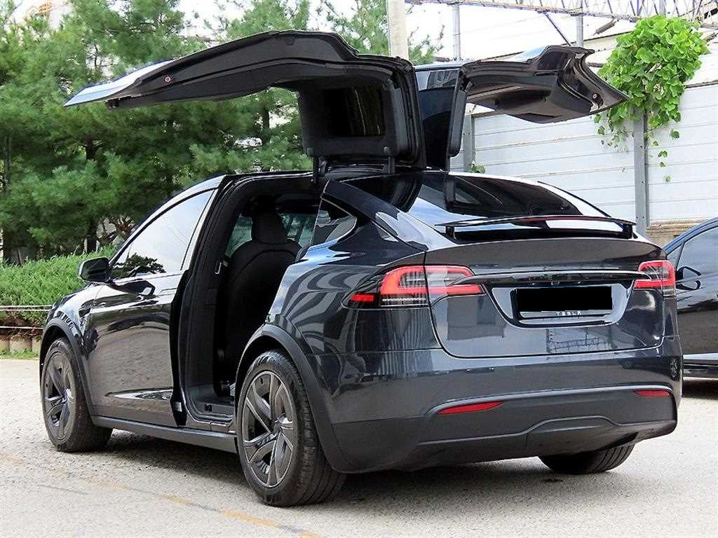 Tesla Model X — photo 07