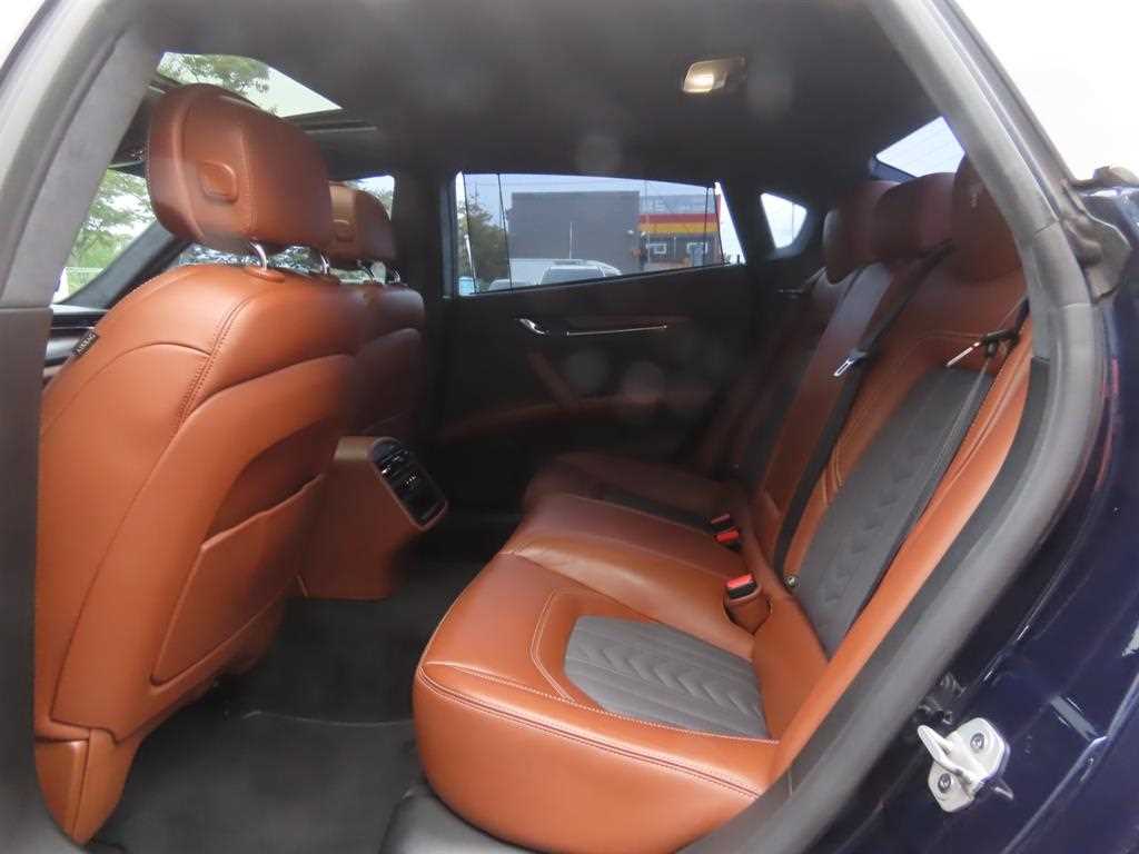 Maserati Quattroporte — photo 07