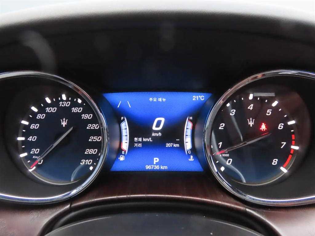 Maserati Quattroporte — photo 10