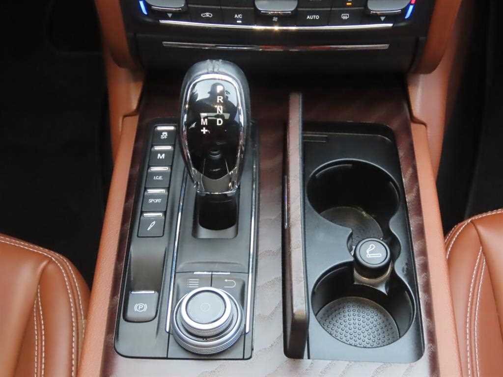 Maserati Quattroporte — photo 13