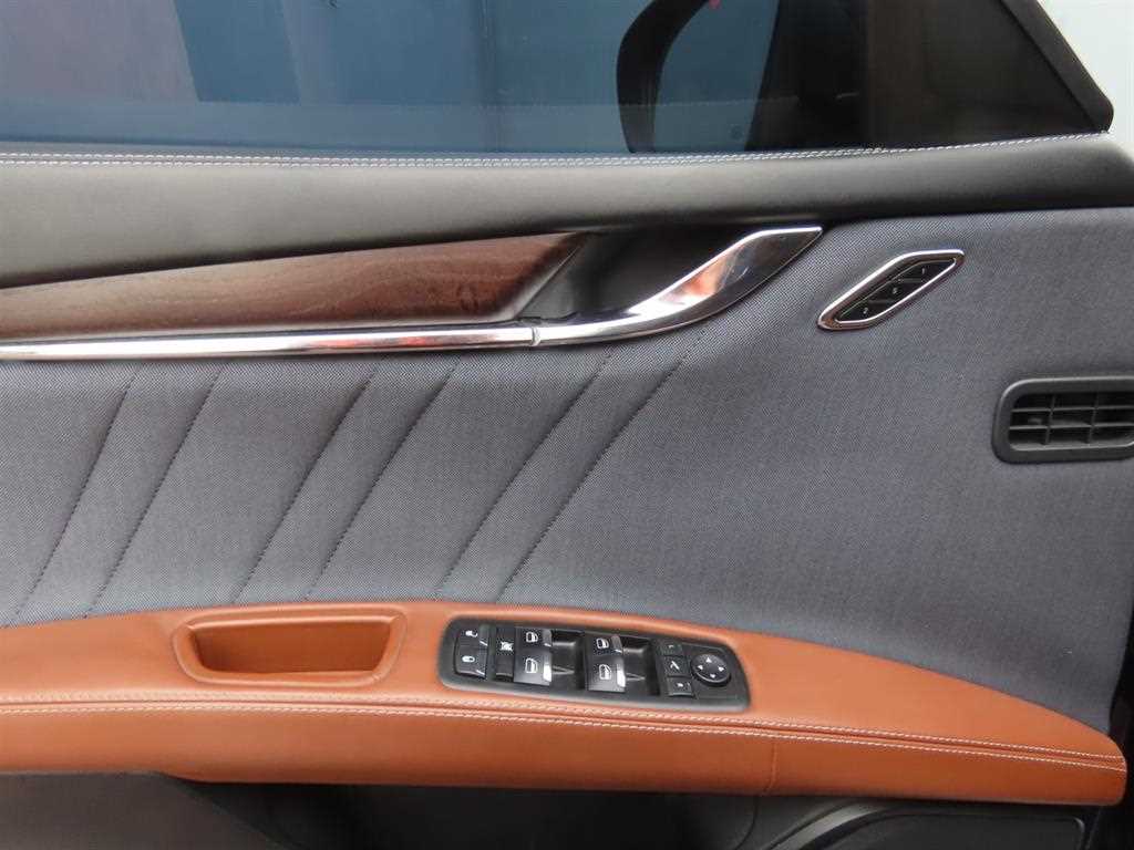 Maserati Quattroporte — photo 14