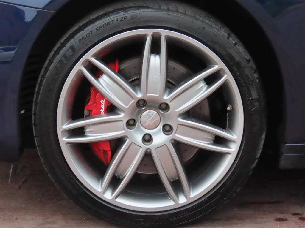 Maserati Quattroporte — photo 20