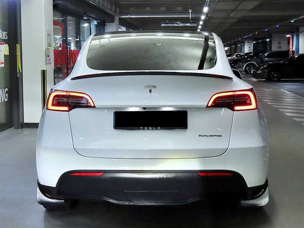 Tesla Model Y — photo 05