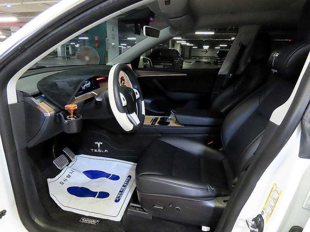 Tesla Model Y — photo 06