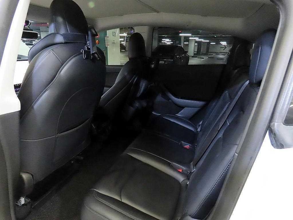 Tesla Model Y — photo 07