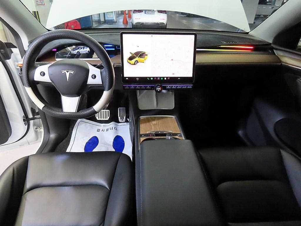 Tesla Model Y — photo 10