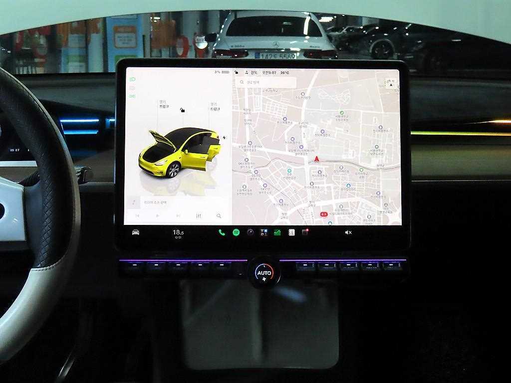 Tesla Model Y — photo 11