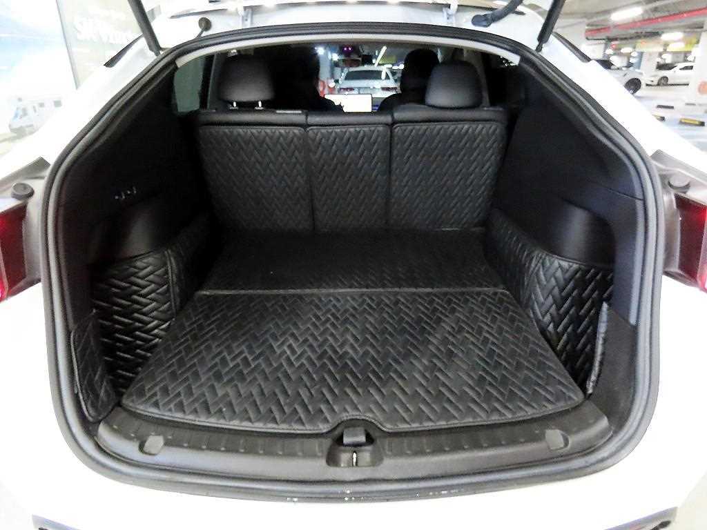 Tesla Model Y — photo 16