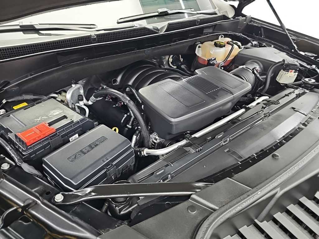 Cadillac Escalade — photo 05