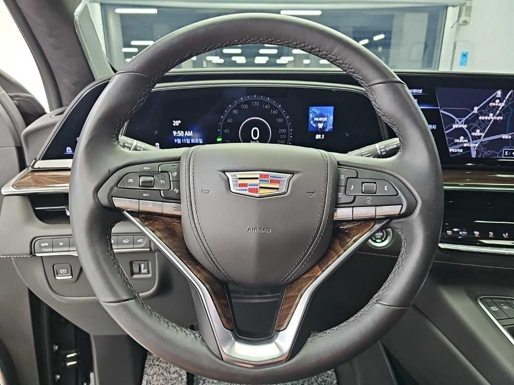 Cadillac Escalade — photo 09