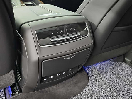 Cadillac Escalade — photo 14