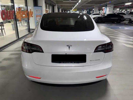 Tesla Model 3 — photo 05