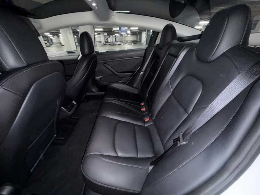 Tesla Model 3 — photo 08