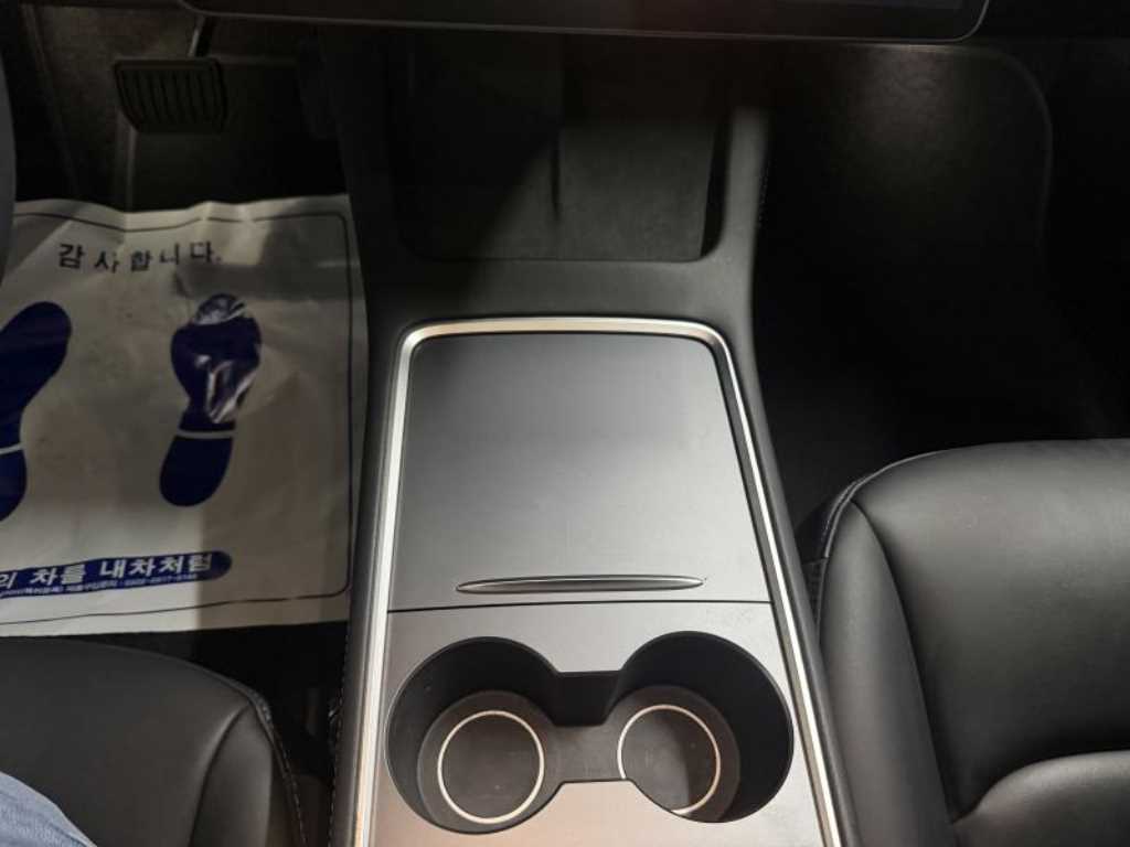 Tesla Model 3 — photo 11