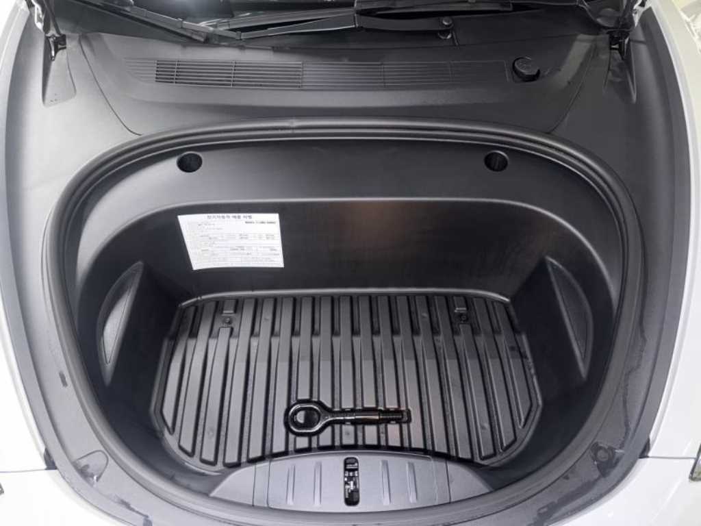 Tesla Model 3 — photo 19