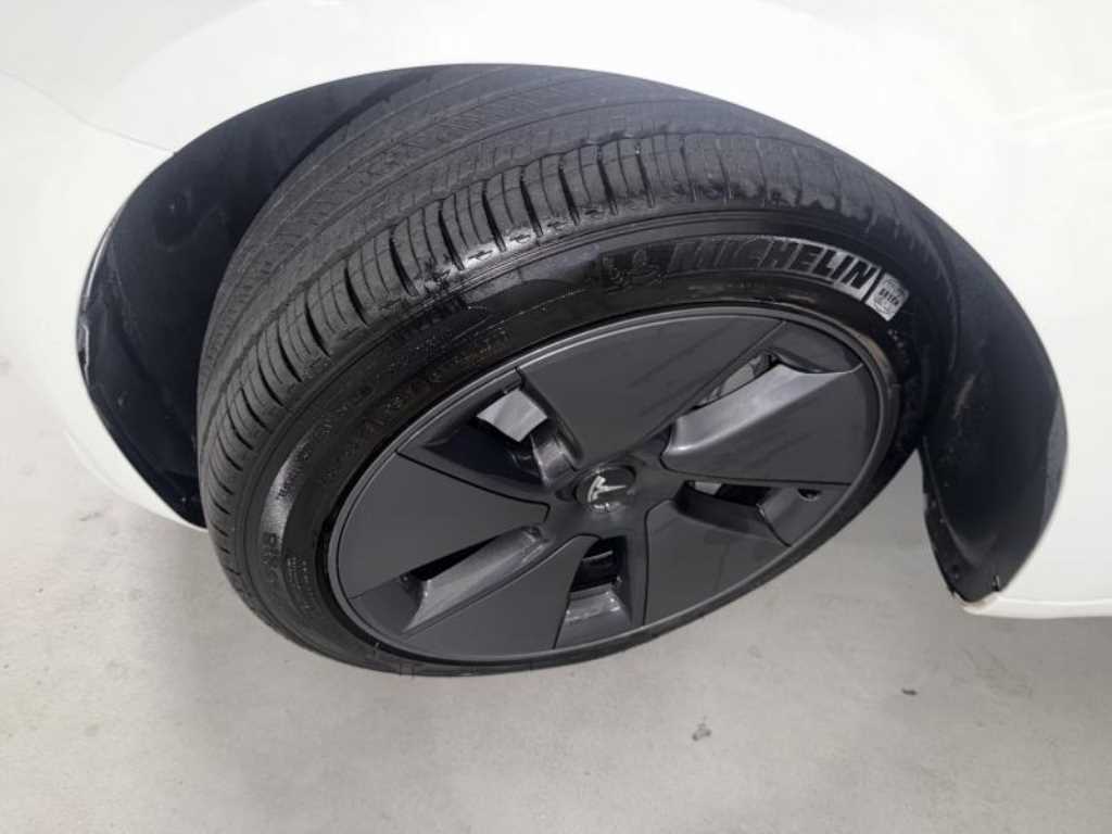 Tesla Model 3 — photo 20