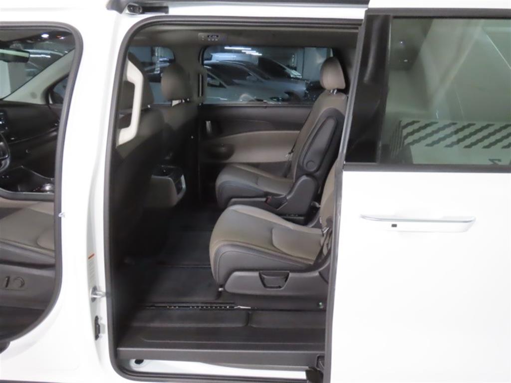 Kia Carnival — photo 13
