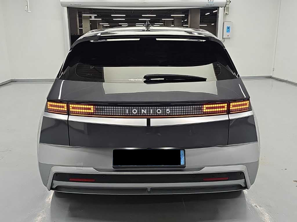 Hyundai Ioniq5 — photo 03