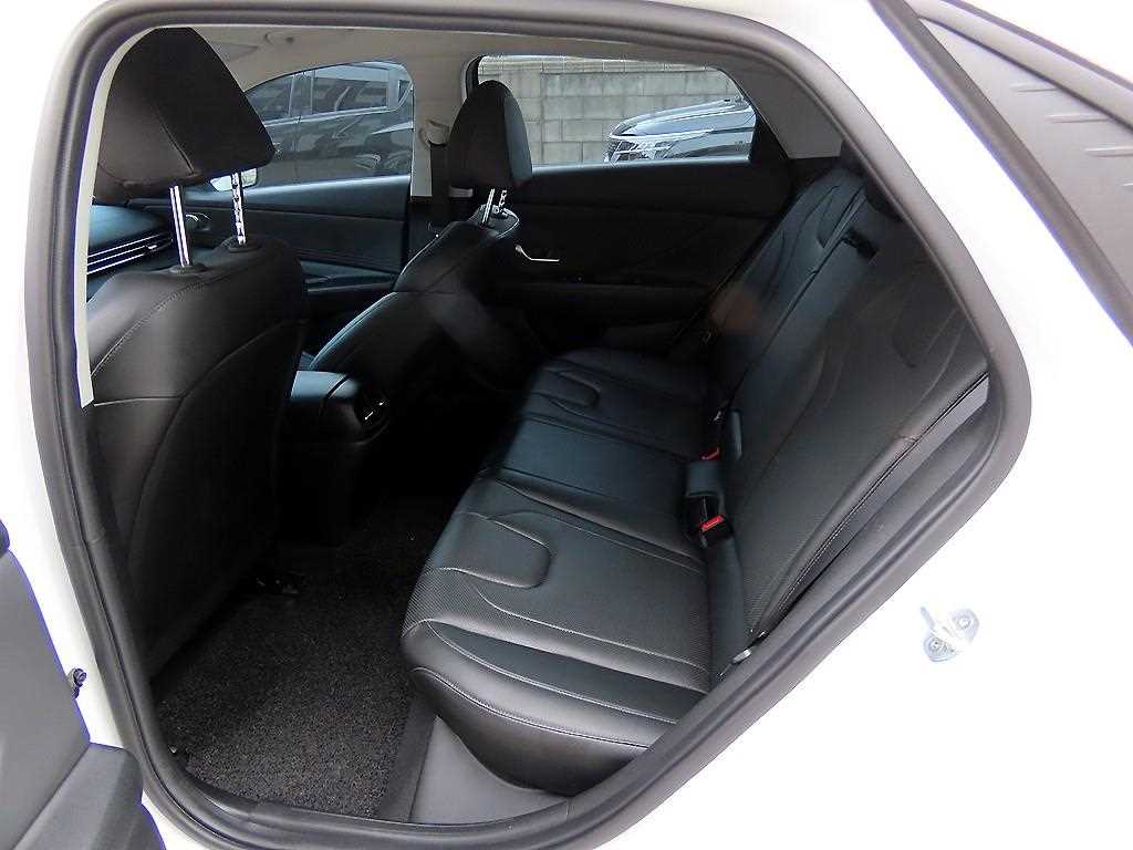 Hyundai Avante — photo 06