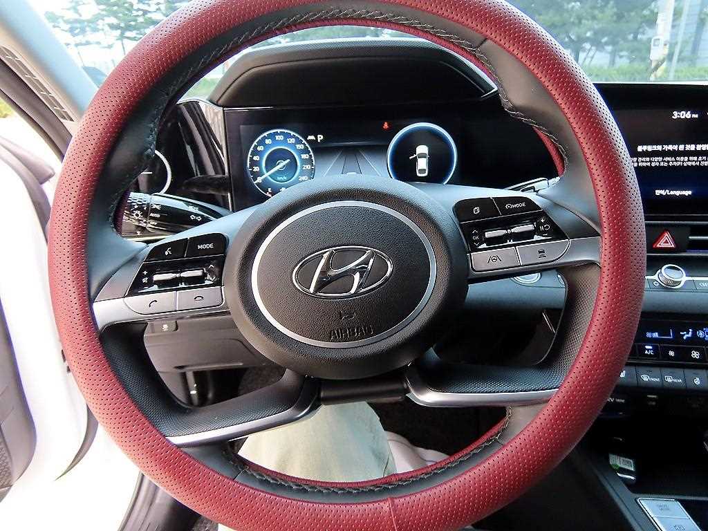 Hyundai Avante — photo 08
