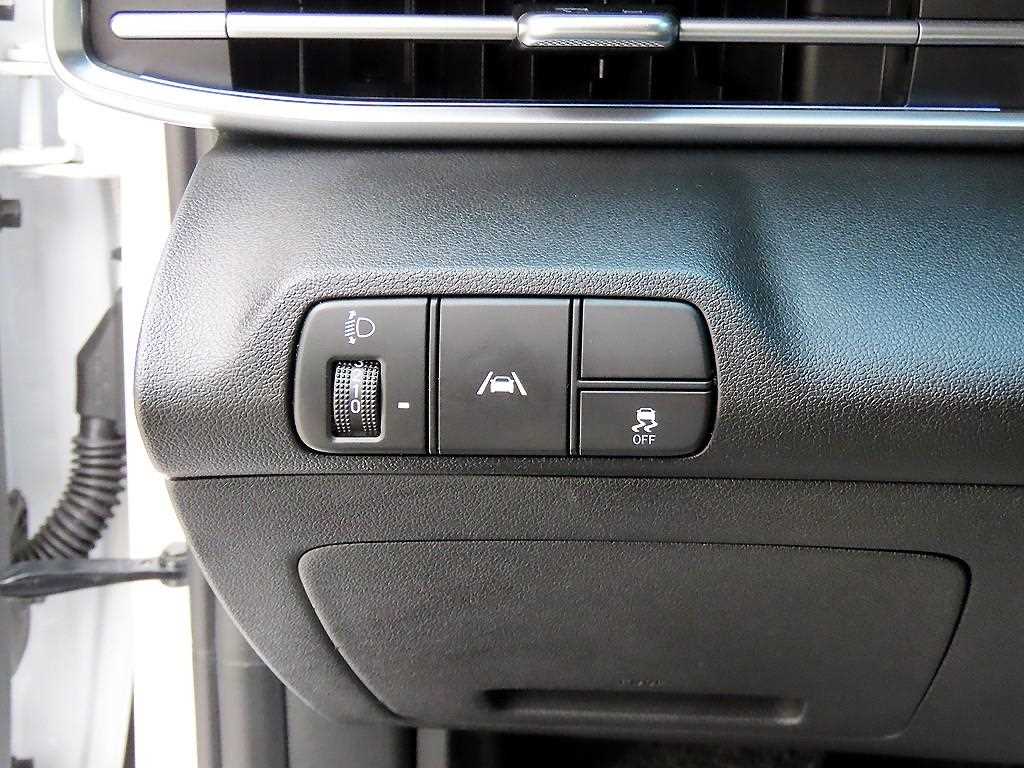 Hyundai Avante — photo 12