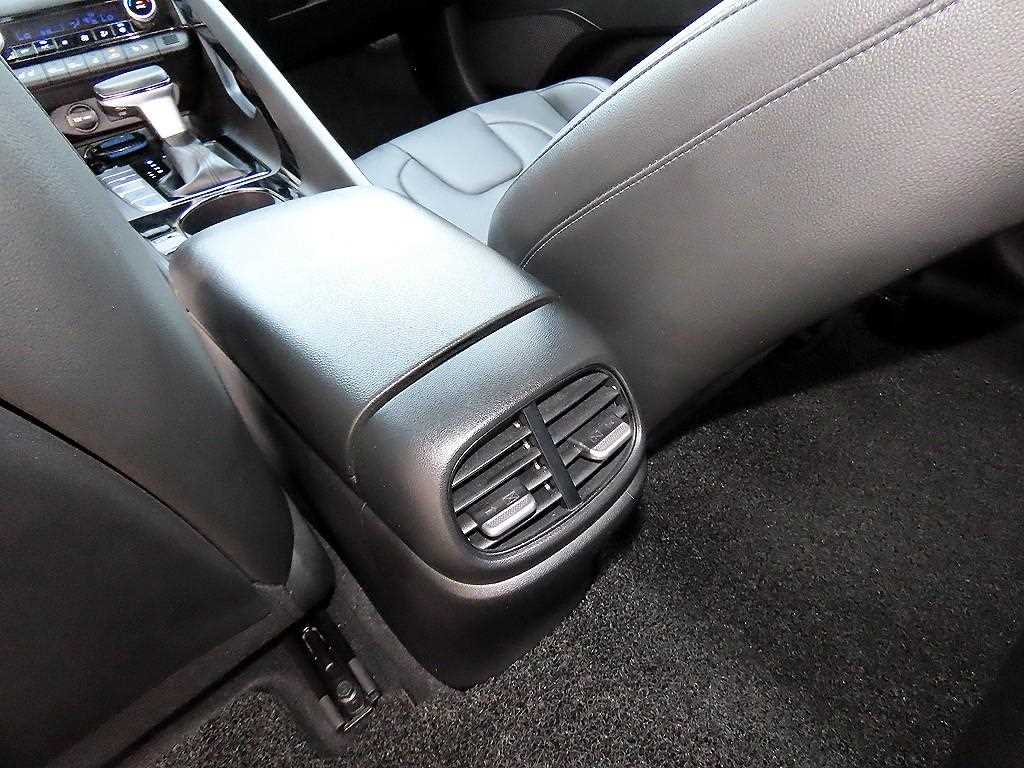 Hyundai Avante — photo 18