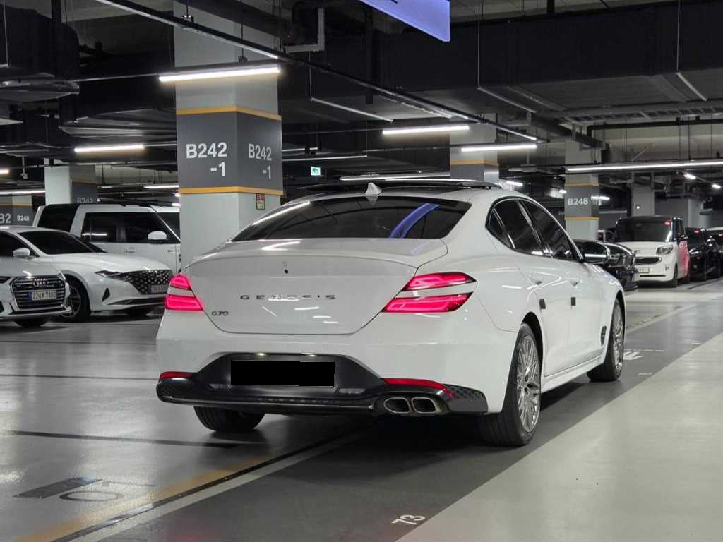 Genesis G70 — photo 04