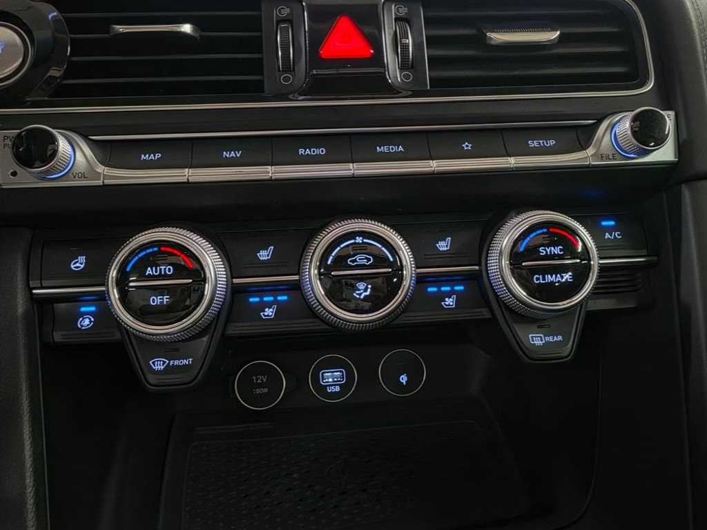 Genesis G70 — photo 20