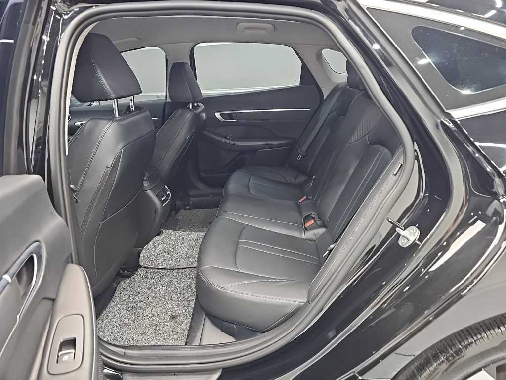 Hyundai Sonata — photo 12