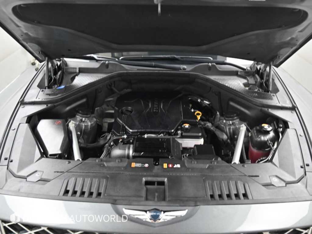 Genesis GV80 — photo 06