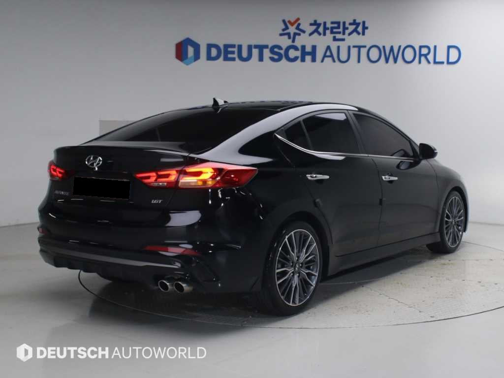 Hyundai Avante — photo 02