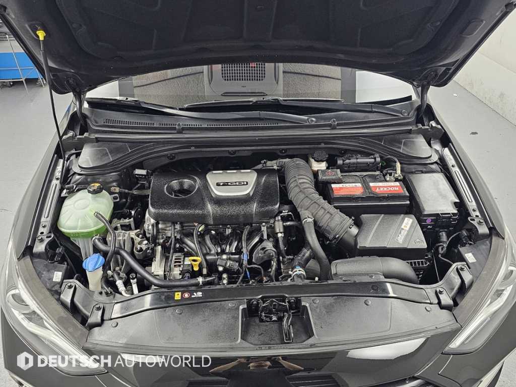Hyundai Avante — photo 06