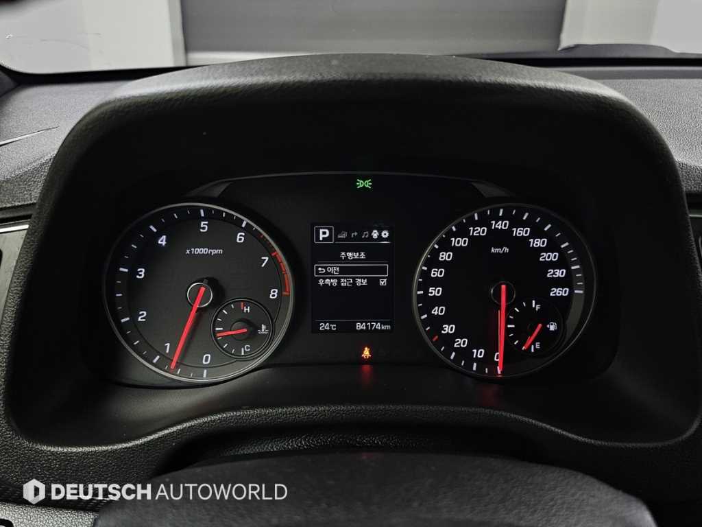 Hyundai Avante — photo 08