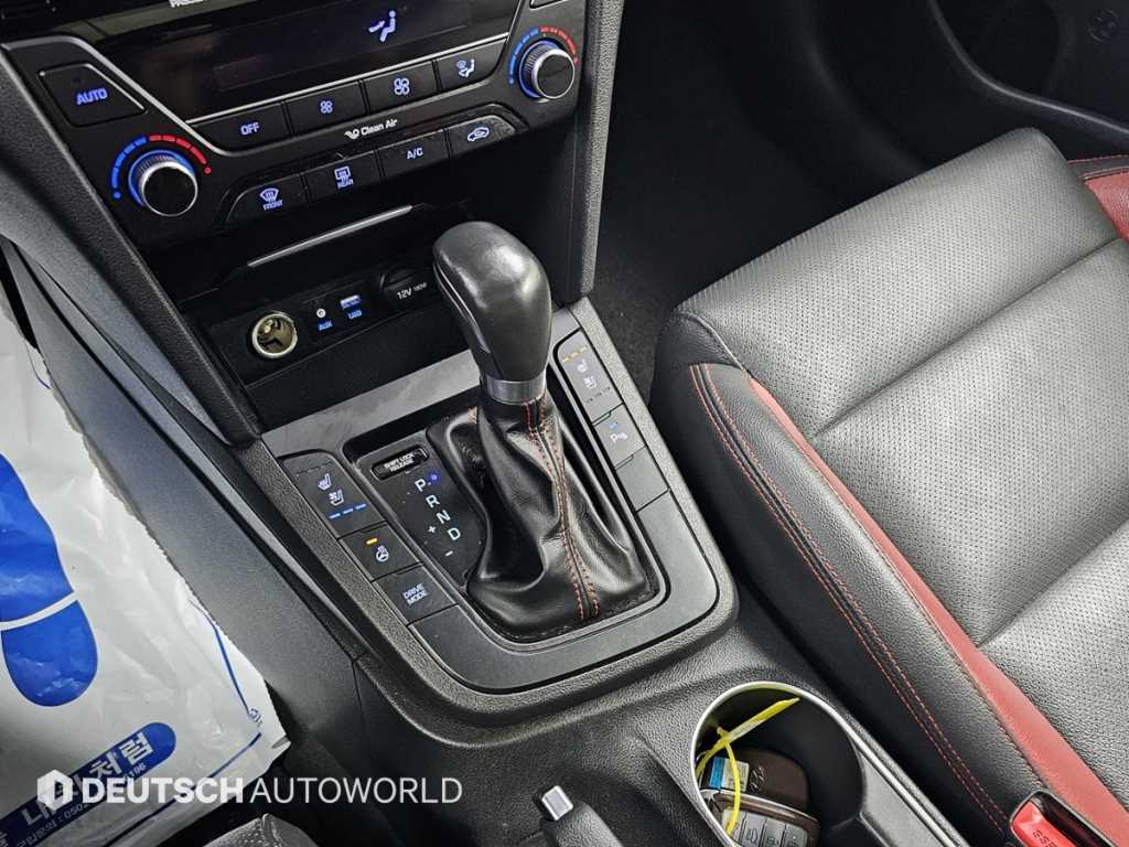 Hyundai Avante — photo 09