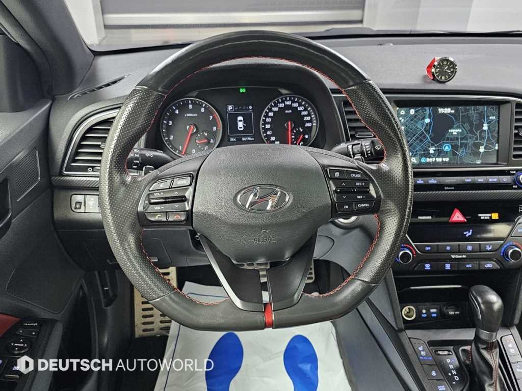 Hyundai Avante — photo 13