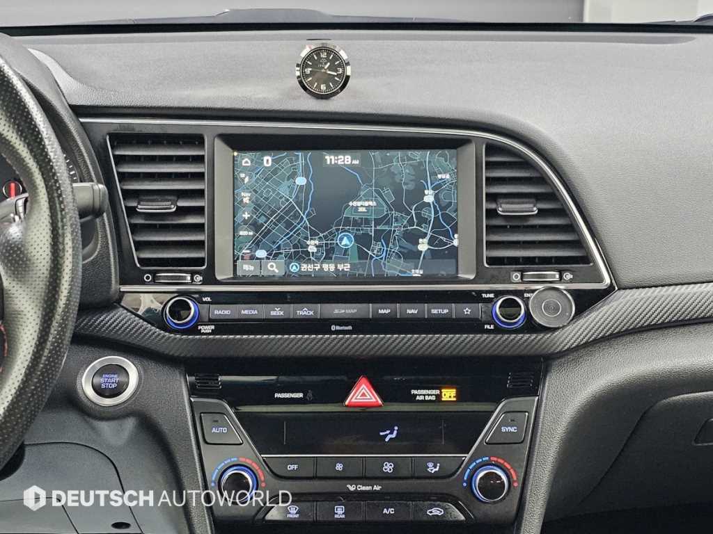 Hyundai Avante — photo 14