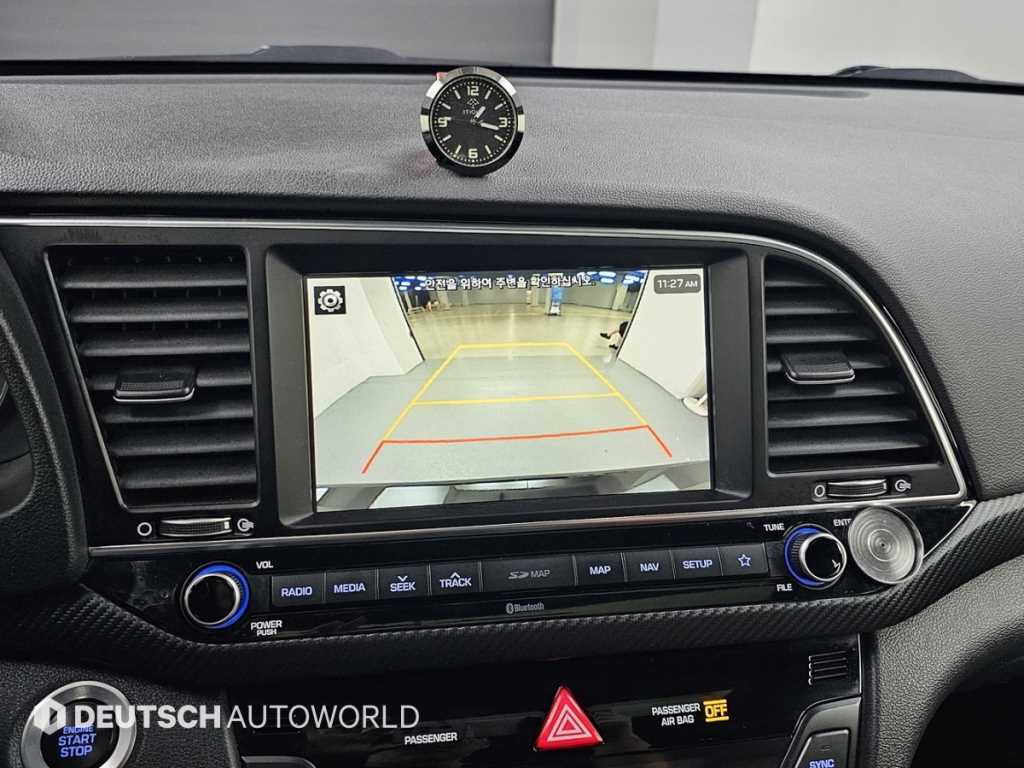 Hyundai Avante — photo 15