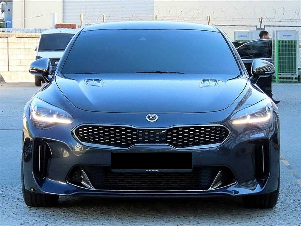 Kia Stinger — photo 01