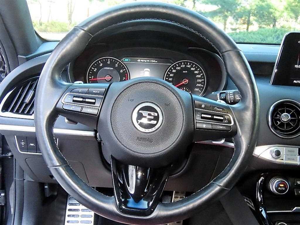 Kia Stinger — photo 08