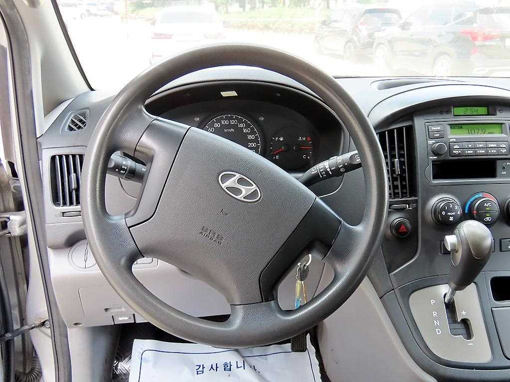 Hyundai Starex — photo 08