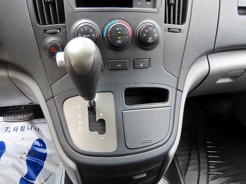 Hyundai Starex — photo 10