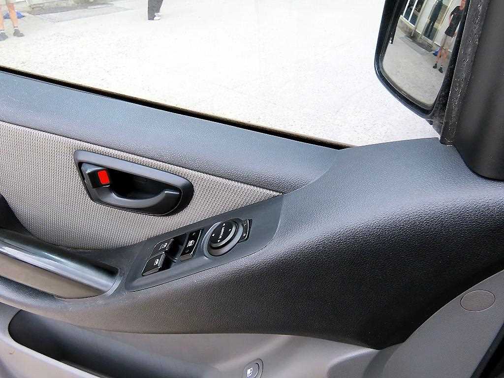 Hyundai Starex — photo 11