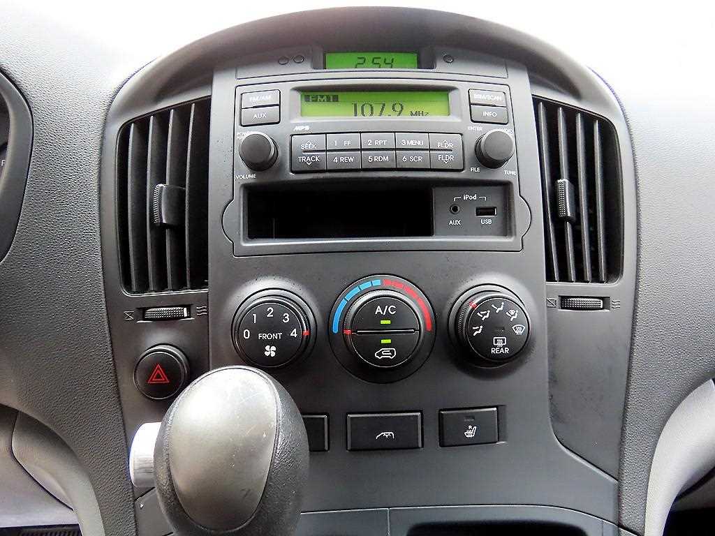 Hyundai Starex — photo 12