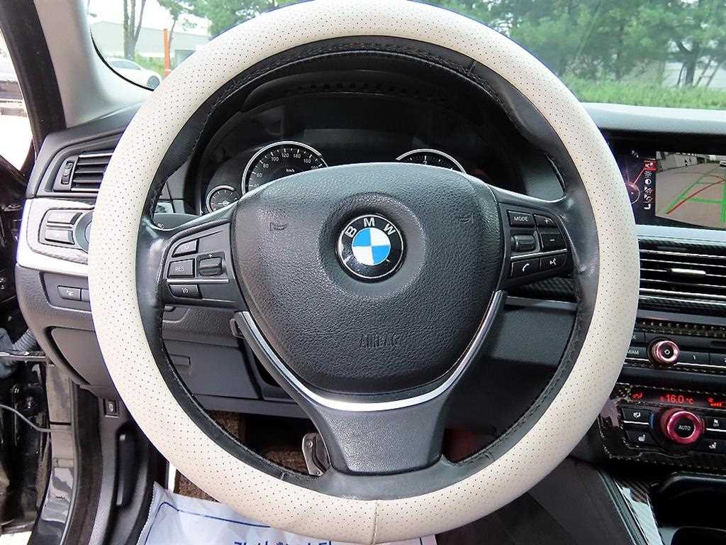 BMW 5-Series — photo 08