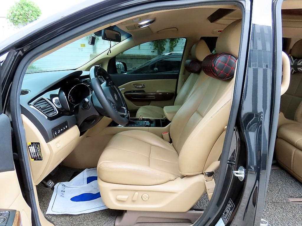Kia Carnival — photo 05