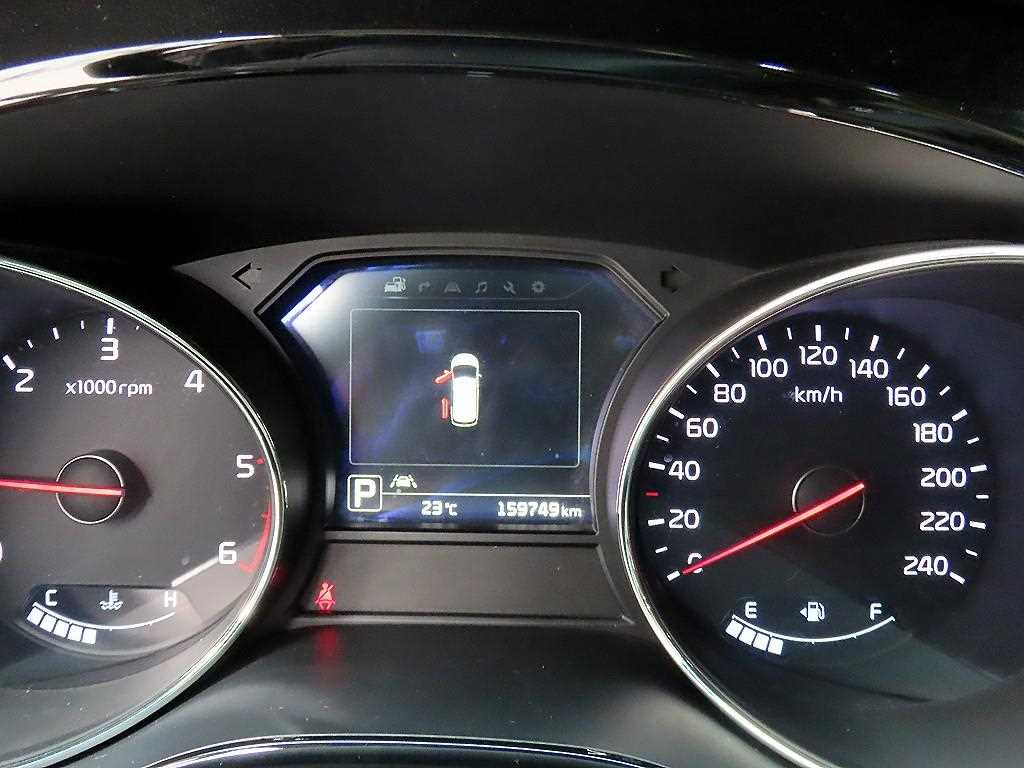 Kia Carnival — photo 09