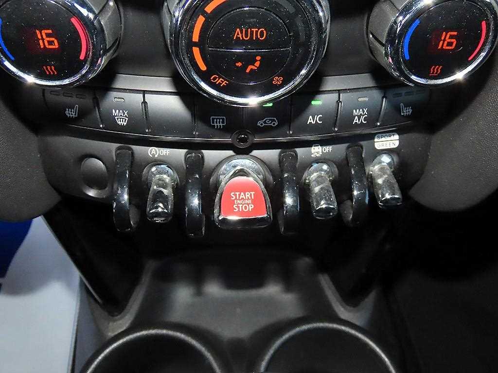 Mini Cooper — photo 14