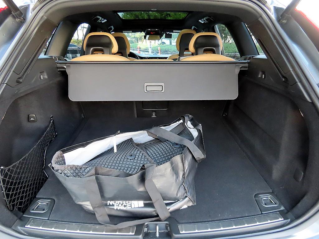 Volvo XC60 — photo 17