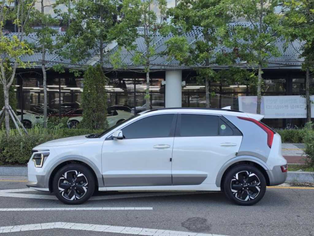 Kia Niro — photo 01