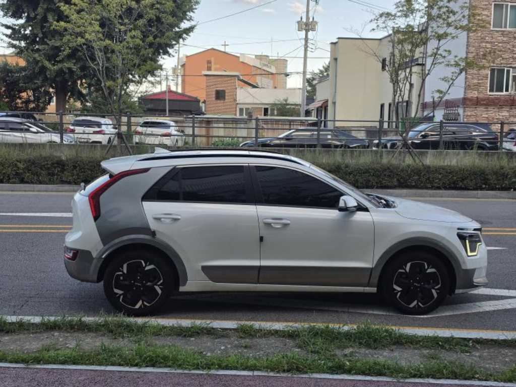 Kia Niro — photo 04